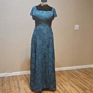 Elegant Teal Lace Evening Gown